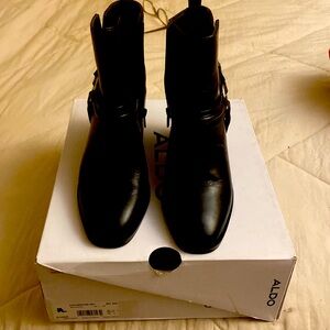 Brand new women’s boots size 6.5